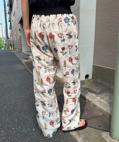 AIC.（エーアイシー）の「フラワーエンブロイダリーイージーパンツ（その他パンツ・レディース・アイボリー/ブラウン/ブラック・FREE）」の21枚目の写真