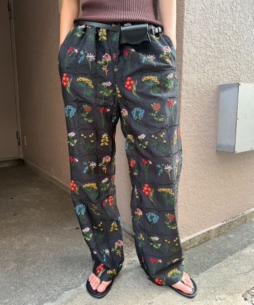 AIC.（エーアイシー）の「フラワーエンブロイダリーイージーパンツ（その他パンツ・レディース・アイボリー/ブラウン/ブラック・FREE）」の4枚目の写真