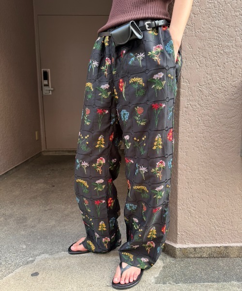 AIC.（エーアイシー）の「フラワーエンブロイダリーイージーパンツ（その他パンツ・レディース・アイボリー/ブラウン/ブラック・FREE）」の5枚目の写真
