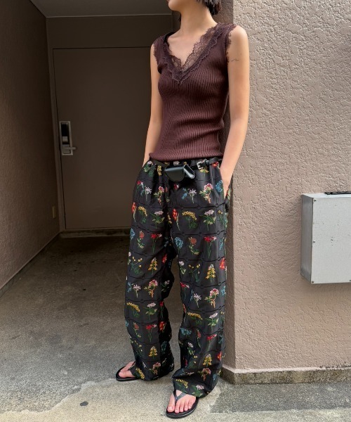 AIC.（エーアイシー）の「フラワーエンブロイダリーイージーパンツ（その他パンツ・レディース・アイボリー/ブラウン/ブラック・FREE）」の15枚目の写真