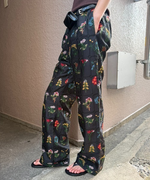 AIC.（エーアイシー）の「フラワーエンブロイダリーイージーパンツ（その他パンツ・レディース・アイボリー/ブラウン/ブラック・FREE）」の6枚目の写真