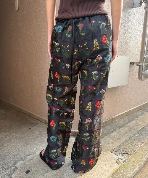 AIC.（エーアイシー）の「フラワーエンブロイダリーイージーパンツ（その他パンツ・レディース・アイボリー/ブラウン/ブラック・FREE）」の7枚目の写真