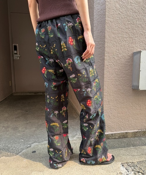 AIC.（エーアイシー）の「フラワーエンブロイダリーイージーパンツ（その他パンツ・レディース・アイボリー/ブラウン/ブラック・FREE）」の8枚目の写真