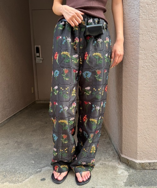 AIC.（エーアイシー）の「フラワーエンブロイダリーイージーパンツ（その他パンツ・レディース・アイボリー/ブラウン/ブラック・FREE）」の9枚目の写真