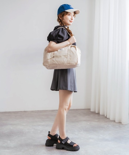 MUCENT(ムセント)の「MUCENT ムセント AMANDA FRONT POCKET SHOULDER BAG UNISEX ボストンバッグ/ショルダーバッグ(ボストンバッグ・メンズ・ベージュ/ブラック・FREE)」の4枚目の写真