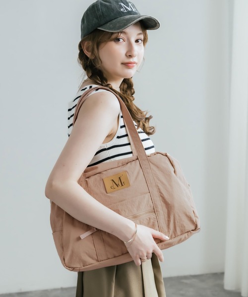 MUCENT(ムセント)の「MUCENT ムセント AMANDA FRONT POCKET SHOULDER BAG UNISEX ボストンバッグ/ショルダーバッグ(ボストンバッグ・メンズ・ベージュ/ブラック・FREE)」の18枚目の写真