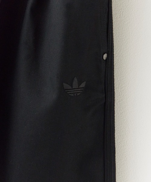 adidas（アディダス）の「adidas/アディダス PREMIUM ESSENTIALS プレミアム エッセンシャルズ ワークウェア ワイド ショーツ ハーフパンツ 2026年 夏 夏服（チノパンツ・メンズ・ブラック・S/M/L/XL）」の7枚目の写真