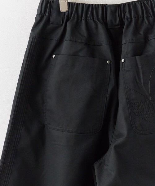 adidas（アディダス）の「adidas/アディダス PREMIUM ESSENTIALS プレミアム エッセンシャルズ ワークウェア ワイド ショーツ ハーフパンツ 2026年 夏 夏服（チノパンツ・メンズ・ブラック・S/M/L/XL）」の4枚目の写真