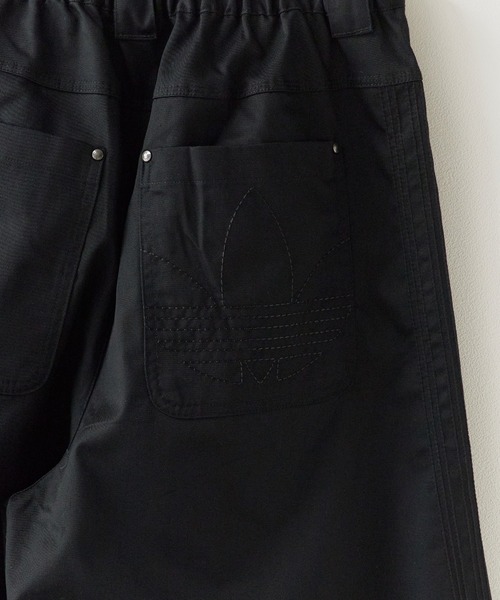 adidas（アディダス）の「adidas/アディダス PREMIUM ESSENTIALS プレミアム エッセンシャルズ ワークウェア ワイド ショーツ ハーフパンツ 2026年 夏 夏服（チノパンツ・メンズ・ブラック・S/M/L/XL）」の3枚目の写真