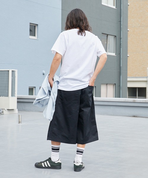 adidas（アディダス）の「adidas/アディダス PREMIUM ESSENTIALS プレミアム エッセンシャルズ ワークウェア ワイド ショーツ ハーフパンツ 2026年 夏 夏服（チノパンツ・メンズ・ブラック・S/M/L/XL）」の16枚目の写真