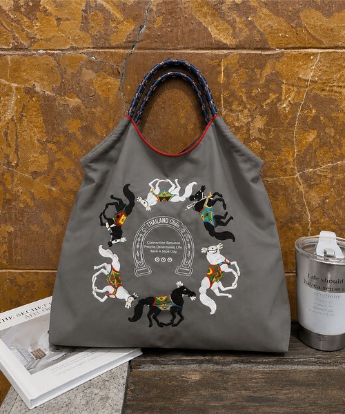 LA VORAGINE(ラ ヴォラジネ)の「馬刺繍 トートバッグ 大容量 エコバッグ(トートバッグ・レディース・ライトグレー/チャコールグレー・M)」の9枚目の写真