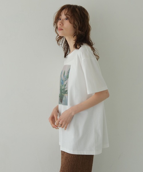 CLEIO（クレイオ）の「【CLEIO】フラワーフォトプリントTシャツ FLOWER PHOTO PRINT TEE（Tシャツ/カットソー・レディース・チャコールグレー/オフホワイト/オートミール・FREE）」の5枚目の写真