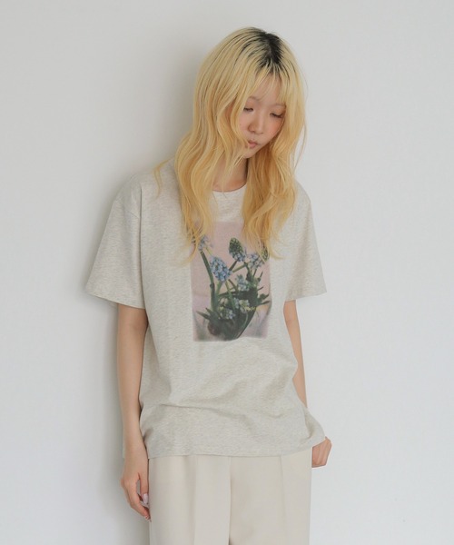 CLEIO（クレイオ）の「【CLEIO】フラワーフォトプリントTシャツ FLOWER PHOTO PRINT TEE（Tシャツ/カットソー・レディース・チャコールグレー/オフホワイト/オートミール・FREE）」の14枚目の写真