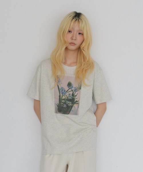 CLEIO（クレイオ）の「【CLEIO】フラワーフォトプリントTシャツ FLOWER PHOTO PRINT TEE（Tシャツ/カットソー・レディース・チャコールグレー/オフホワイト/オートミール・FREE）」の12枚目の写真