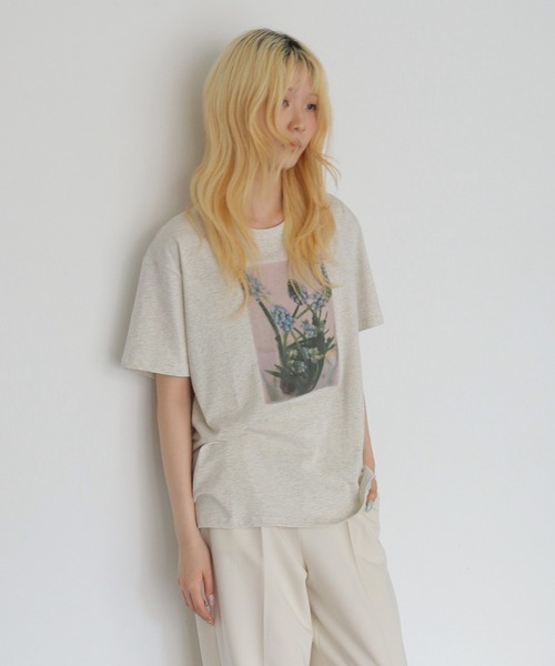 CLEIO（クレイオ）の「【CLEIO】フラワーフォトプリントTシャツ FLOWER PHOTO PRINT TEE（Tシャツ/カットソー・レディース・チャコールグレー/オフホワイト/オートミール・FREE）」の15枚目の写真