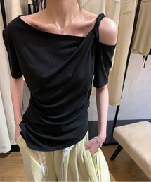 変形オフショルダートップス