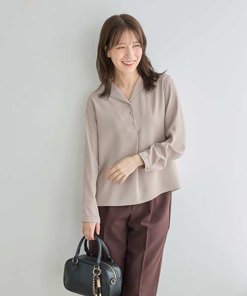 Honeys(ハニーズ)の「開襟ブラウス(シャツ/ブラウス・レディース・ダークブルー/スミクロ/ダークオレンジ/グレイッシュベージュ・3L/L/LL/M/S)」の12枚目の写真