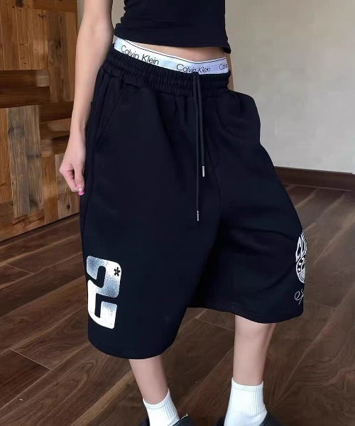 Vipoa(ヴィポア)の「Loose logo sweat shorts(スウェットパンツ・レディース・ブラック/ブルー・FREE)」の1枚目の写真