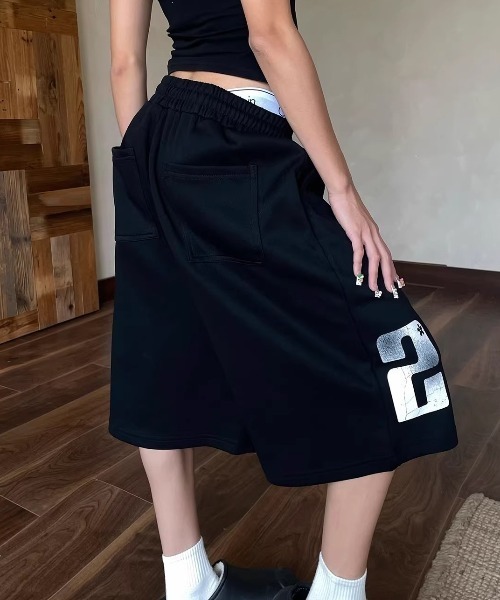 Vipoa(ヴィポア)の「Loose logo sweat shorts(スウェットパンツ・レディース・ブラック/ブルー・FREE)」の5枚目の写真