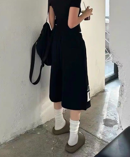 Vipoa(ヴィポア)の「Loose logo sweat shorts(スウェットパンツ・レディース・ブラック/ブルー・FREE)」の11枚目の写真