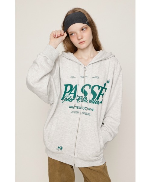 SLY(スライ)の「2 SIZE LOGO HOODIE 2サイズロゴフーディー 秋服(パーカー・レディース・ライトブラック/ホワイト系その他2/ブラウン/レッド・1/2)」の8枚目の写真