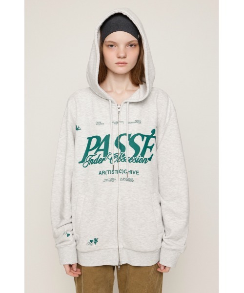 SLY(スライ)の「2 SIZE LOGO HOODIE 2サイズロゴフーディー 秋服(パーカー・レディース・ライトブラック/ホワイト系その他2/ブラウン/レッド・1/2)」の12枚目の写真