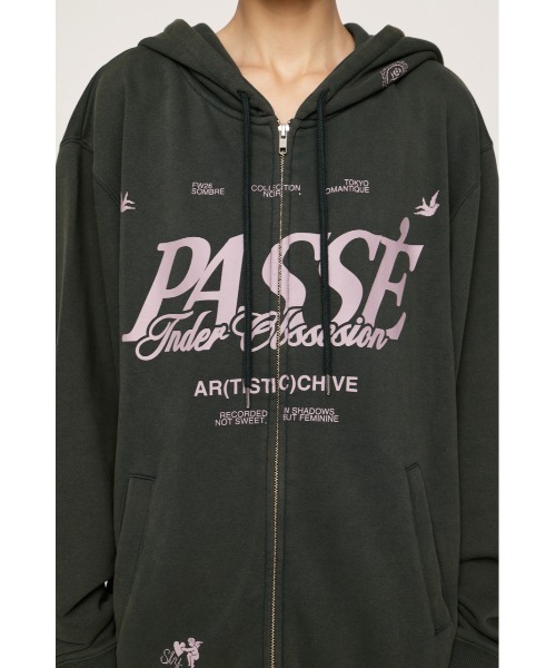 SLY(スライ)の「2 SIZE LOGO HOODIE 2サイズロゴフーディー 秋服(パーカー・レディース・ライトブラック/ホワイト系その他2/ブラウン/レッド・1/2)」の15枚目の写真