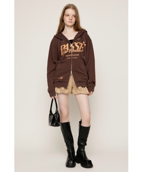 SLY(スライ)の「2 SIZE LOGO HOODIE 2サイズロゴフーディー 秋服(パーカー・レディース・ライトブラック/ホワイト系その他2/ブラウン/レッド・1/2)」の17枚目の写真