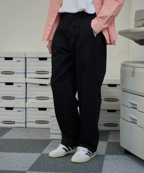 IHDO(アヒドゥ)の「デュアルバンディングエッセンシャルチノパンツ_ブラック(その他パンツ・メンズ・その他・LARGE/MEDIUM)」の2枚目の写真