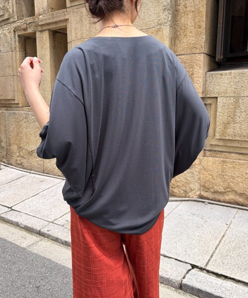 Jena espace merveilleux(ジェナ エスパスメルヴェイユ)の「ドルマン5分袖カットソー(Tシャツ/カットソー・レディース・チャコールグレー/アイボリー・FREE)」の8枚目の写真