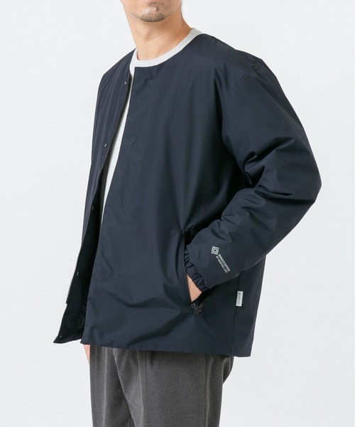 URBAN RESEARCH ROSSO MEN(アーバンリサーチロッソメン)の「『別注』+phenix WINDSTOPPER by GORE-TEX LABS ノーカラーダウンジャケット(ダウンジャケット/コート・メンズ・ブラック/ネイビー・SMALL/MEDIUM/LARGE/X-LARGE)」の4枚目の写真
