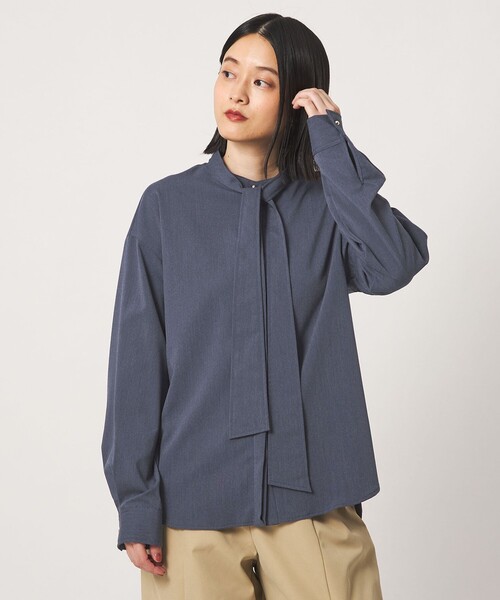 A DAY IN THE LIFE UNITED ARROWS(アデイインザライフユナイテッドアローズ)の「デニムライク ボウタイ バンドカラーブラウス <A DAY IN THE LIFE>(シャツ/ブラウス・レディース・ダークグレー/ライトブルー/ロイヤルブルー・FREE)」の5枚目の写真