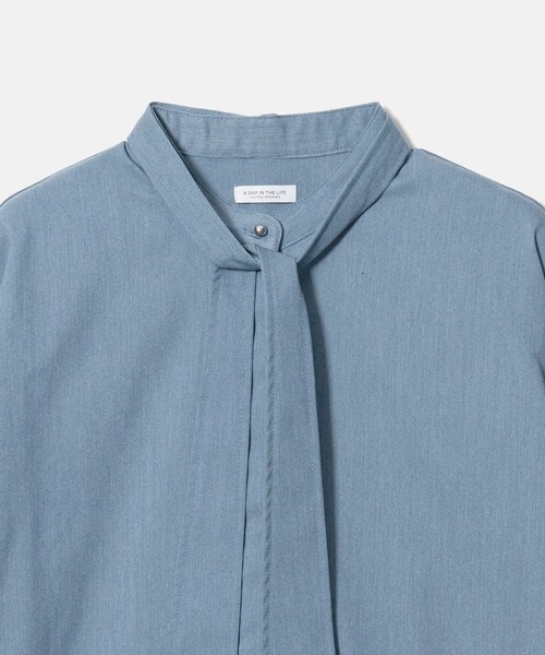 A DAY IN THE LIFE UNITED ARROWS(アデイインザライフユナイテッドアローズ)の「デニムライク ボウタイ バンドカラーブラウス <A DAY IN THE LIFE>(シャツ/ブラウス・レディース・ダークグレー/ライトブルー/ロイヤルブルー・FREE)」の17枚目の写真