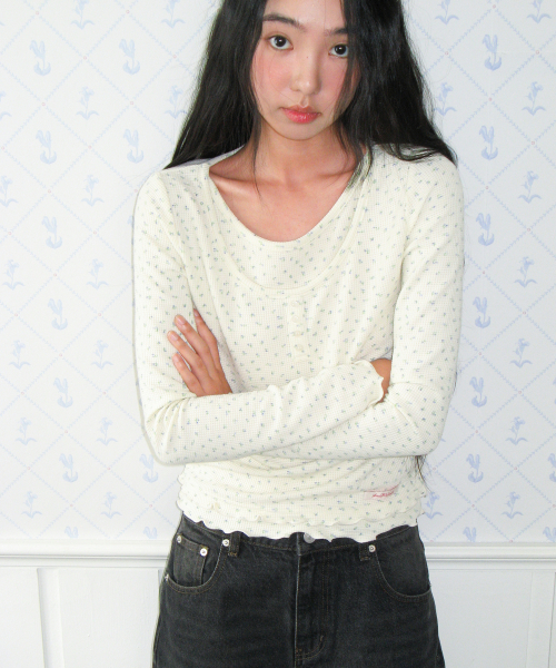 AMESWORLDWIDE（アメスワールドワイド）の「CLASSIC FLOWER HENLEY NECK LS TEE CREAM（Tシャツ/カットソー・レディース・その他・SMALL/MEDIUM）」の9枚目の写真