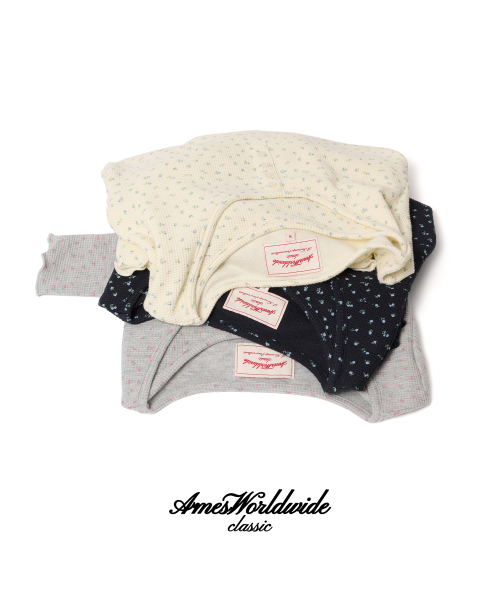 AMESWORLDWIDE（アメスワールドワイド）の「CLASSIC FLOWER HENLEY NECK LS TEE CREAM（Tシャツ/カットソー・レディース・その他・SMALL/MEDIUM）」の10枚目の写真