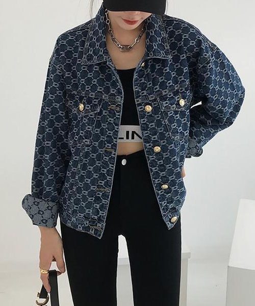 &soiree(アンドソワレ)の「モノグラムプリントデニムオーバージャケット(デニムジャケット・レディース・ブルー・X-LARGE/SMALL/MEDIUM/LARGE)」の1枚目の写真