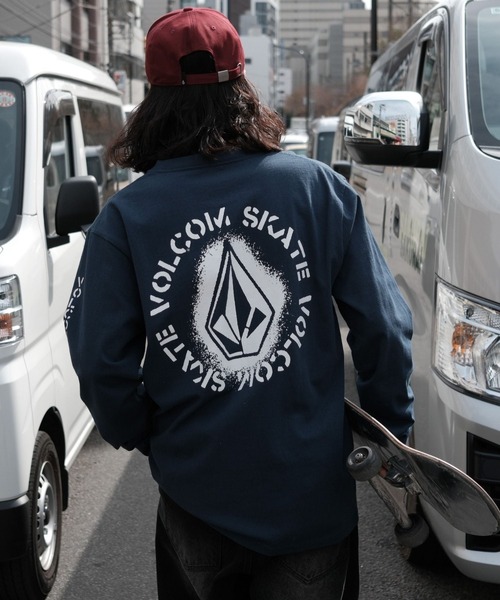 VOLCOM(ボルコム)の「VOLCOM メンズ SKATE VITALS LS ロンT 【2026年秋冬モデル】/ボルコム長袖バックプリントロンT(Tシャツ/カットソー・メンズ・ブラック系その他/ネイビー/ホワイト・MEDIUM/LARGE/X-LARGE)」の3枚目の写真