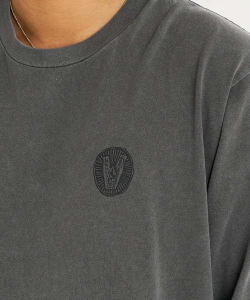 VOLCOM(ボルコム)の「VOLCOM メンズ SKATE VITALS LS ロンT 【2026年秋冬モデル】/ボルコム長袖バックプリントロンT(Tシャツ/カットソー・メンズ・ブラック系その他/ネイビー/ホワイト・MEDIUM/LARGE/X-LARGE)」の16枚目の写真