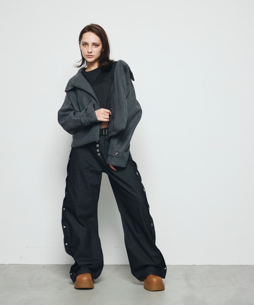 DAZE(デイズ)の「ハトメ切替デザイン ワイド デニムパンツ(デニムパンツ・メンズ・ブラック系・SMALL/MEDIUM/LARGE/X-LARGE)」の3枚目の写真