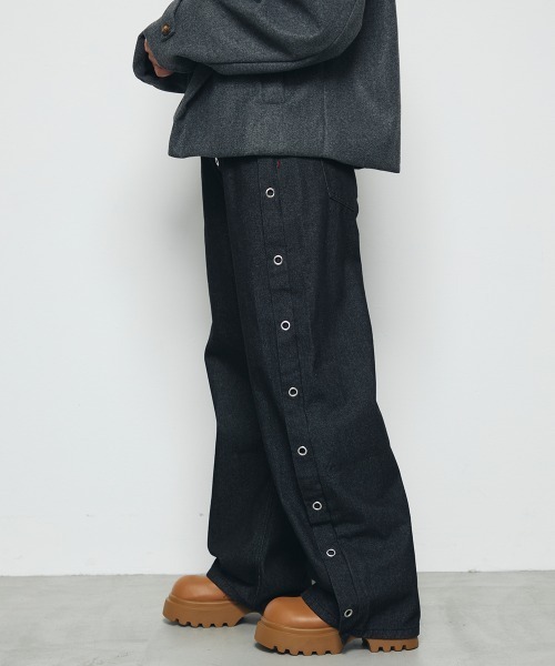DAZE(デイズ)の「ハトメ切替デザイン ワイド デニムパンツ(デニムパンツ・メンズ・ブラック系・SMALL/MEDIUM/LARGE/X-LARGE)」の12枚目の写真