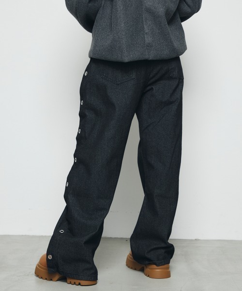 DAZE(デイズ)の「ハトメ切替デザイン ワイド デニムパンツ(デニムパンツ・メンズ・ブラック系・SMALL/MEDIUM/LARGE/X-LARGE)」の15枚目の写真