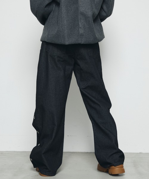 DAZE(デイズ)の「ハトメ切替デザイン ワイド デニムパンツ(デニムパンツ・メンズ・ブラック系・SMALL/MEDIUM/LARGE/X-LARGE)」の16枚目の写真