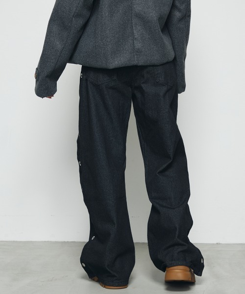 DAZE(デイズ)の「ハトメ切替デザイン ワイド デニムパンツ(デニムパンツ・メンズ・ブラック系・SMALL/MEDIUM/LARGE/X-LARGE)」の18枚目の写真