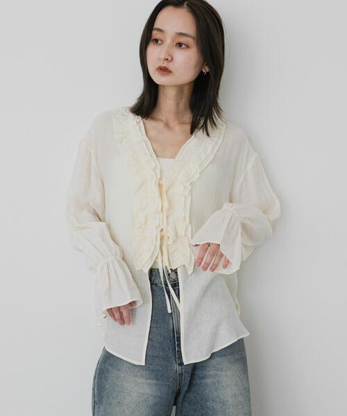 SENSE OF PLACE by URBAN RESEARCH(センスオブプレイスバイアーバンリサーチ)の「フリルネックヨウリュウブラウス(シャツ/ブラウス・レディース・ブラック/アイボリー/ライトブルー・ONE)」の4枚目の写真
