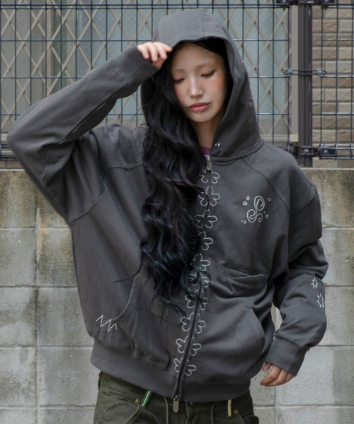 RuNaKi'Hu'(ルナキフ)の「WXJ058 コミチ 花柄配色フードジップアップ (CHARCOAL)(パーカー・レディース・その他・1/2)」の2枚目の写真