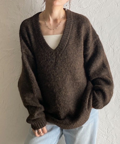 She's Closet(シーズクローゼット)の「ウール混 長袖 Vネック オーバーサイズ モヘアタッチ シャギーニット トップス(ニット/セーター・レディース・ブラウン/ブラック/オフホワイト/グレー・FREE)」の4枚目の写真