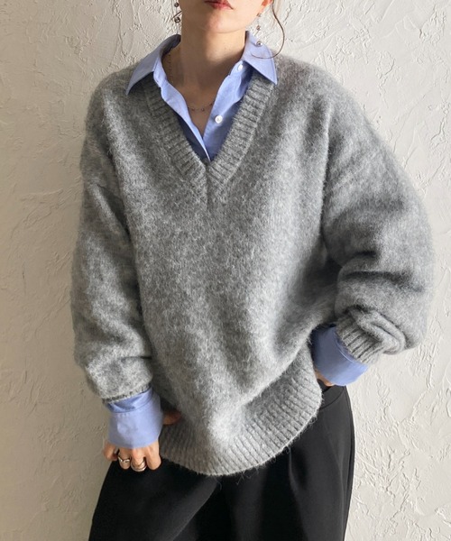 She's Closet(シーズクローゼット)の「ウール混 長袖 Vネック オーバーサイズ モヘアタッチ シャギーニット トップス(ニット/セーター・レディース・ブラウン/ブラック/オフホワイト/グレー・FREE)」の1枚目の写真