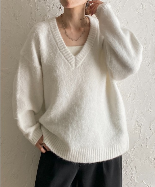 She's Closet(シーズクローゼット)の「ウール混 長袖 Vネック オーバーサイズ モヘアタッチ シャギーニット トップス(ニット/セーター・レディース・ブラウン/ブラック/オフホワイト/グレー・FREE)」の2枚目の写真