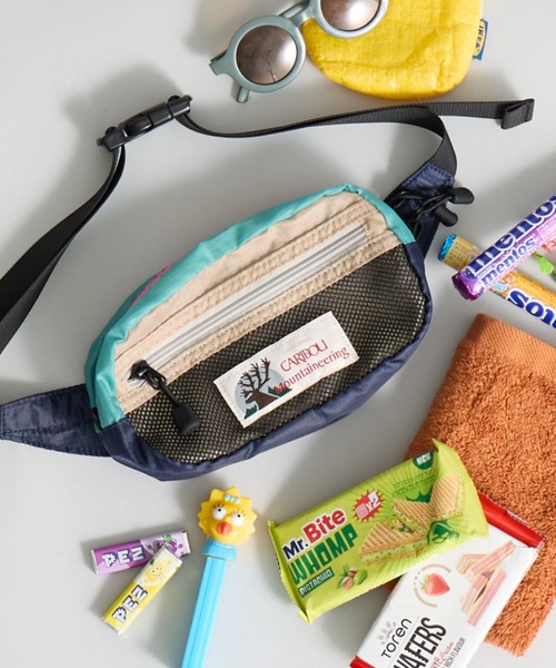 Caribou（カリブー）の「[CARIBOU MOUNTAINEERING/カリブーマウンテニアリング] 別注 ライトウェイト ポケッタブルウエストバッグ（ボディバッグ/ウエストポーチ・レディース・パープル/ホワイト/ブラック/マルチ・ONE SIZE）」の4枚目の写真