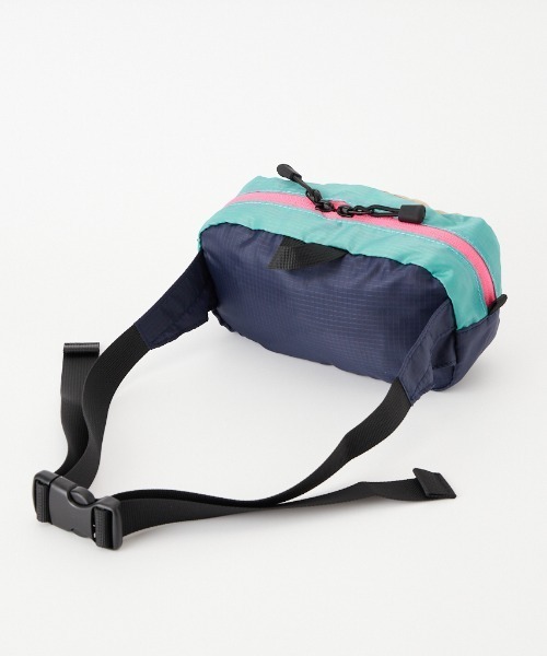 Caribou（カリブー）の「[CARIBOU MOUNTAINEERING/カリブーマウンテニアリング] 別注 ライトウェイト ポケッタブルウエストバッグ（ボディバッグ/ウエストポーチ・レディース・パープル/ホワイト/ブラック/マルチ・ONE SIZE）」の6枚目の写真